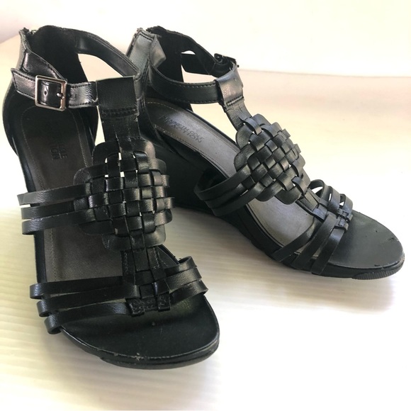 Reaction Kenneth Cole Black Strappy Wedge 7.5 - Picture 2 of 10
